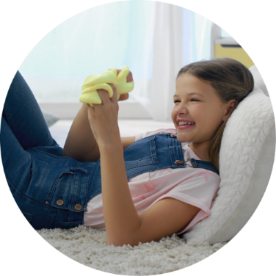 Kind mit Spielzeug