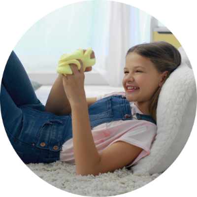Kind mit Spielzeug